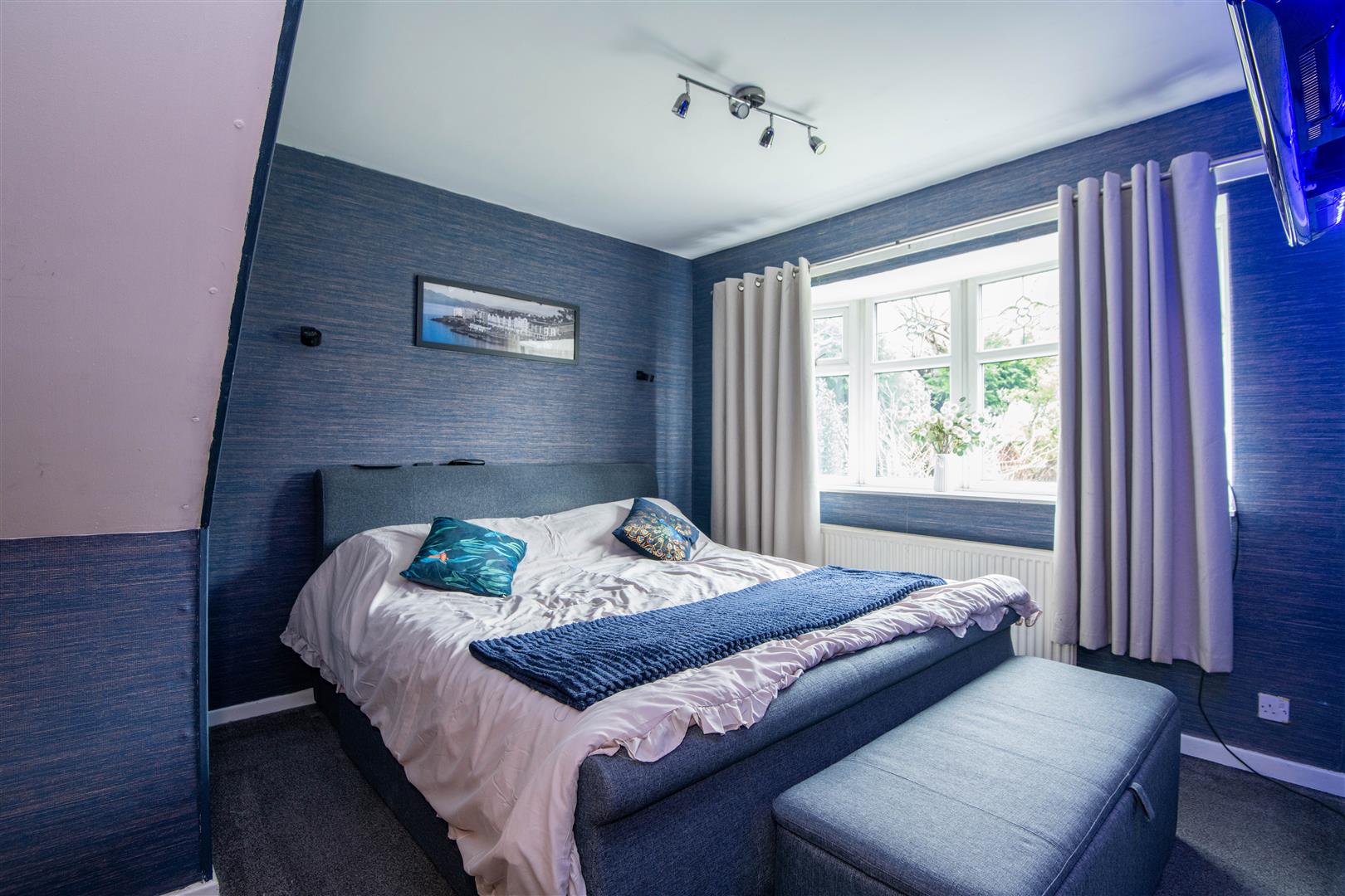 4 bed property in Hillside Avenue, Bolton